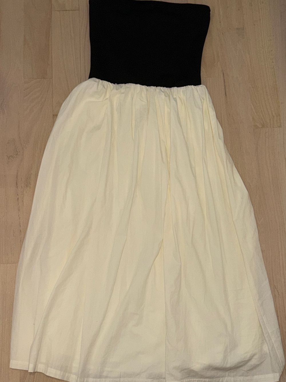 Chic Strapless Black and Cream Dress